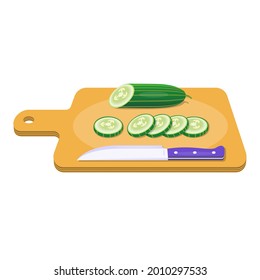 Cuchillo y pepino cortado en una tabla de corte.