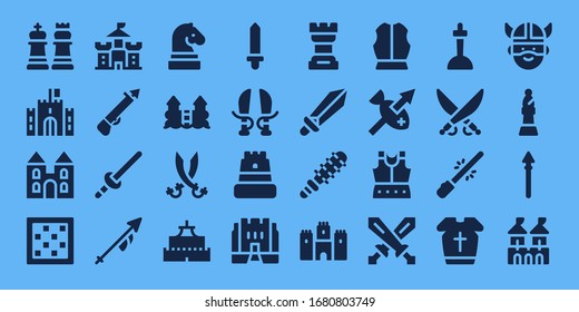conjunto de iconos knight. 32 iconos de caballero rellenos. Incluye ajedrez, castillo, tablón de ajedrez, palo, espada, lanza, saberes, medieval, mágica, armadura, espadas, excalibur, saber, viking, iconos obispos