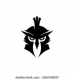 Logo del casco espartano del búho Knight owl, viking, strong fighter, comunidad de juegos