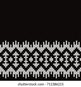 Knitted geometric seamless border