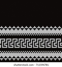 Knitted seamless border meander