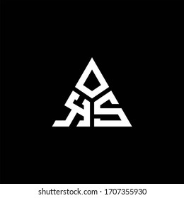 Logotipo de monograma KS con forma de 3 piezas aislada en una plantilla de diseño triangular