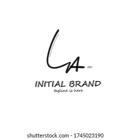 L A La plantilla inicial de escritura a mano del logotipo vector