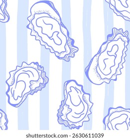 La dolce vita tematizou um padrão sem costura com Ostras. Conchas imprimir com contorno azul desenhado à mão no plano de fundo listrado. Vetor desenhado à mão azul inspirado na estética italiana de verão.