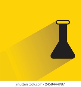 icono de matraz de laboratorio con sombra sobre fondo amarillo