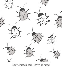 Mariquitas. Patrón sin costuras en blanco y negro. Insectos monocromos que repiten el Fondo de pantalla con las mariquitas tiernas doodle.Vector aislado sobre fondo blanco.