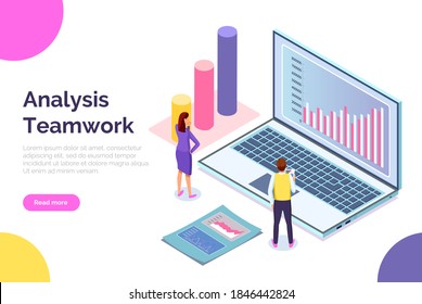 Página de inicio del sitio de análisis de trabajo en equipo. Grandes laptops de dibujos animados con gráficos, datos, resumen analítico, hombre de negocios y empresaria monitorizan datos de trabajo en equipo. Formas cilíndricas grandes diferentes alturas en el soporte