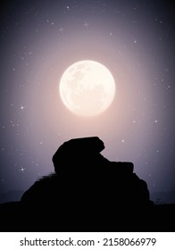Paisaje con piedra grande en la noche de la luna. Luna llena en cielo estrellado