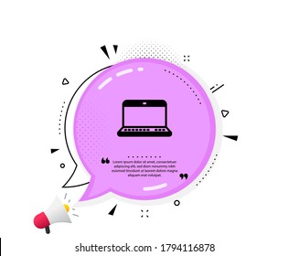 Icono de ordenador portátil. Burbuja del discurso de citas. Señal de bloc de notas. Símbolo portátil de ordenador personal. Marcas de citado. Icono de bloc de notas clásico. Vector