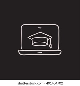 Laptop mit Graduierungskappe auf Bildschirm, Vektorgrafik Symbol einzeln auf Hintergrund. Handgezeichnetes Laptop mit Graduierungskappe Symbol. Laptop mit Graduierungsmütze Skizze Symbol für Infografik, Website oder App.