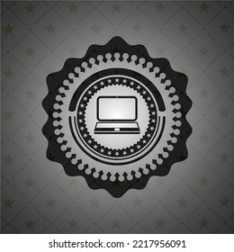 Laptop-Symbol in schwarzem Emblem. 
