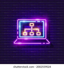 Portátil con una imagen del signo de neón de estructuración de datos. Icono de brillo de lección de informática. Ilustración vectorial para el diseño. Concepto de informática.