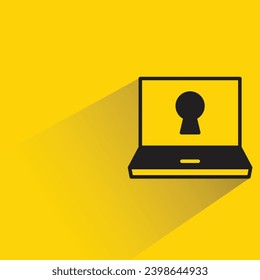 icono de portátil y de teclado con sombra sobre fondo amarillo