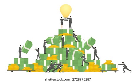 Grande Equipo de negocios que colabora para construir una pirámide de riqueza gigante con pilas de dinero, monedas de oro y bombilla de idea creativa para el concepto de máximo éxito.
