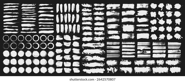Grande conjunto de tinta preta pincel traçado, mancha, borrifador, caixa, quadro, fundo de texto e textura suja. Pincelada de sobreposição desenhada à mão e aquarela salpicos silhueta arte.