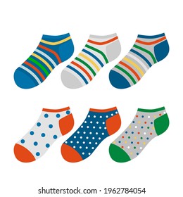 Un gran conjunto de calcetines de colores con motivos y adornos variados. calcetines infantiles al estilo de las caricaturas. ilustración vectorial aislada en fondo blanco