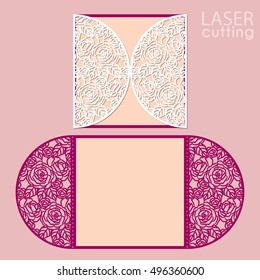 Vector de Plantilla de tarjeta de invitación de boda cortado con láser con flores de rosa. Tarjeta de plegado de puerta de papel de recorte para corte por láser o Plantilla de troquelado. Maqueta de invitación a la Boda.