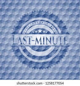 Last-minute blue badge with geometric pattern.