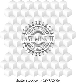 Emblema gris de último minuto con fondo blanco cubo geométrico. 