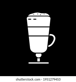 Latte macchiato dark mode glyph icon. Layered coffee drink in glass cup. Coffeeshop menu beverage. Cappuccino with froth. White silhouette symbol on black space. Vector isolated illustration