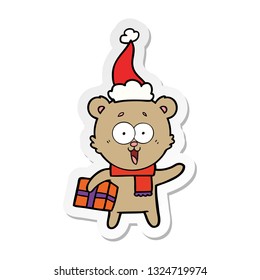 riéndose oso de peluche con navidad presente usando sombrero santa
