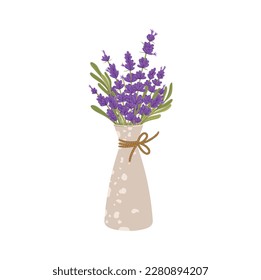 Flor de lavanda rallada en un jarrón decorativo de arcilla. Planta Lavandula y hojas verdes. Planta de flores púrpura de lavanda vectorial, brotes de violeta perfumados orgánicos