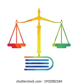 Diseño del logo de la educación jurídica. Vector Libra y combinación de logotipo de libro abierto.