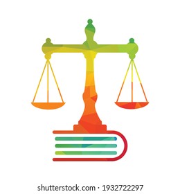 Diseño del logo de la educación jurídica. Vector Libra y combinación de logotipo de libro abierto.