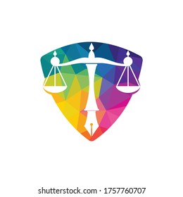 Logo vectorial de la ley con equilibrio judicial simbólico de la escala de la justicia en un bolígrafo. Vector de logotipo para la ley, los tribunales, los servicios de justicia y las empresas. 
