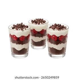 Floresta Negra em Camadas trifles em óculos de sobremesa claros, mostrando camadas distintas de bolo de chocolate