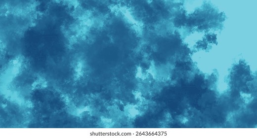 Camadas de neblina azul-verde rolando em ondas em um fundo de céu tranquilo

