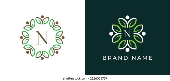 Flor de hoja y símbolo del logotipo humano con la letra N. Plantilla de logotipo del vector
