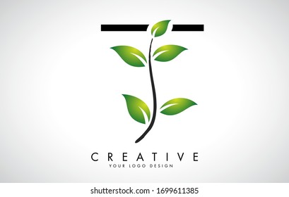 Diseño de logotipo de letra T con hojas verdes en una rama. Carta T con concepto de naturaleza. Ilustración de vectores de letras ecológicas y orgánicas. 