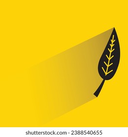 hoja con sombra sobre fondo amarillo