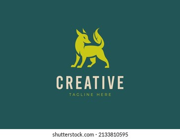 Diseño del Logotipo Fox con cartón de hojas. Plantilla de diseño de logotipos para animales de naturaleza moderna