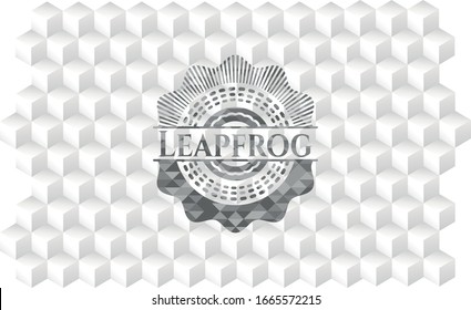 Insignia gris de salto con fondo blanco cúbico geométrico