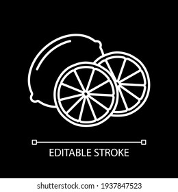 Lemon schneidet ein lineares weißes Symbol für dunkles Thema. Zeit für Kochkunst. Limonade-Zutat. Zitronenfrüchte. Dünne, anpassbare Illustration. Einziges Vektorkontursymbol für den Nachtmodus. Bearbeitbarer Hub