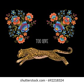 Leopardo con flores. Parches de bordado vectorial para el diseño textil.