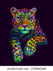 
Leopard/Jaguar. Retrato artístico abstrato, gráfico, colorido em cores neon de um leopardo em um fundo roxo escuro.