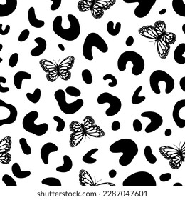 Leopard print with butterfly. Cat paw pattern with  butterflies. Leopard vector seamless pattern. Leopard skin texture. For textiles, clothing, bed linen, office supplies.