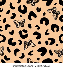 Huella de leopardo con mariposa. Patrón de garra de gato con mariposas. Patrón sin fisuras del vector leopardo. Textura de piel de leopardo. Para textiles, prendas de vestir, ropa de cama, suministros de oficina.