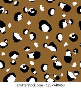 Leopard seamless pattern. Fashion animalistic print. Vector hand drawn illustration.