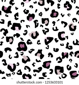 Leopard  seamless pattern.  hand drawn leopard pattern background