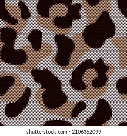 Leopard seamless pattern in knitted style. Jacquard cheetah fur background. Abstract animal skin wallpaper. Design for fabric , textile print, surface, wrapping, cover. Vintage vector illustration
