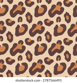 Leopard seamless pattern or panther print on beige skin with spot. Classic leo fur in trendy vector background for safari fashion. Organic cheetah pattern with animal motif in brown and orange design.