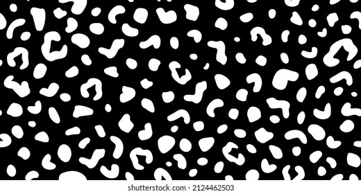 Leopard skin seamless pattern on black background. Retro savannah animals in engraving style. Hand drawn monochrome texture for fabric, wallpaper, textile, print, wrapping paper. Vector illustration.