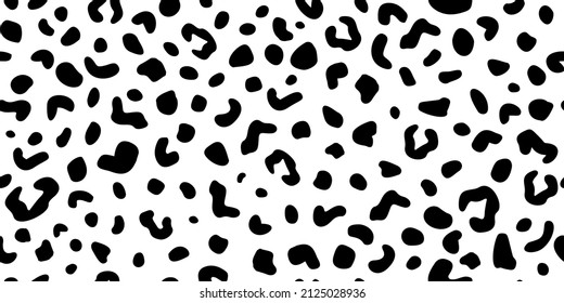 Leopard skin seamless pattern. Retro savannah animals in engraving style. Hand drawn monochrome texture for fabric, wallpaper, textile, print, wrapping paper. Vector illustration.