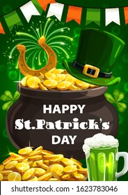 Cauldrón de oro de Leprechaun, Día de Patricks, celebración tradicional irlandesa de vacaciones. Vector Patrick días saludo, sombrero de leprechaun en monedas de oro caldero, jarra de cerveza verde y bandera de Irlanda, trébol de chamrock