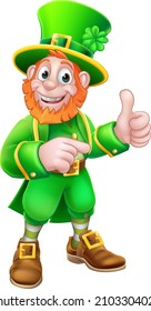 Una mascota de caricatura del Día de los Patrones de Leprechaun da un pulgar hacia arriba y señalando 