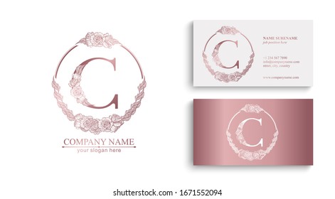 Logo o monograma de la letra C. Para su negocio. Signo vectorial. Estilo floral, bellas rosas. Logo personal.
